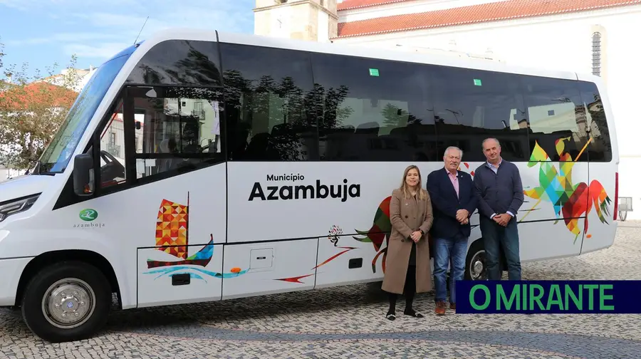 Azambuja reforça frota municipal com novo autocarro Azambuja reforça frota municipal com novo autocarro