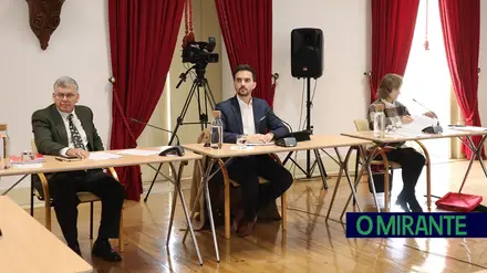 PSD vota contra requalificação da Escola Gualdim Pais em Tomar PSD vota contra requalificação da Escola Gualdim Pais em Tomar