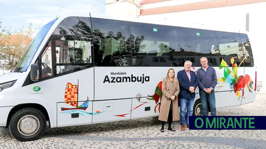 Azambuja reforça frota municipal com novo autocarro