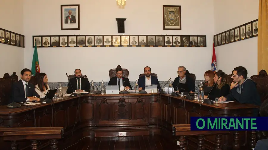25 de Novembro: Proposta do Chega separa as águas entre PSD e PS na Câmara de Santarém 25 de Novembro: Proposta do Chega separa as águas entre PSD e PS na Câmara de Santarém