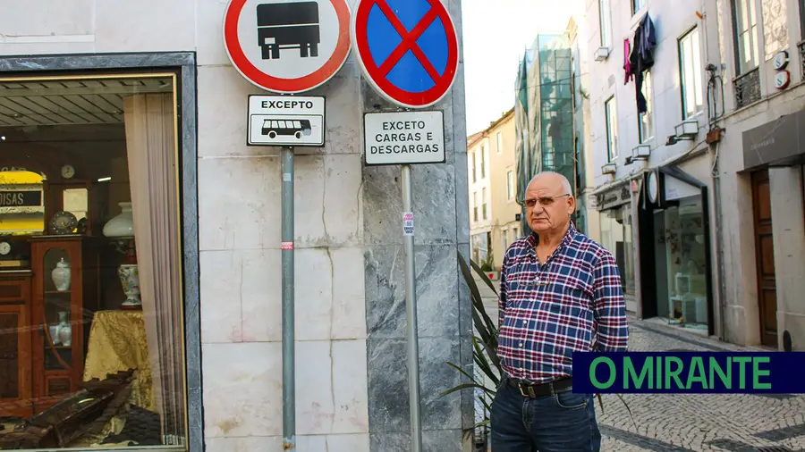 Comerciantes sentem-se prejudicados pela redução de estacionamento em Torres Novas