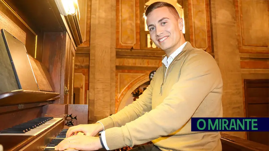 O organista do Santuário de Fátima em Santarém O organista do Santuário de Fátima em Santarém