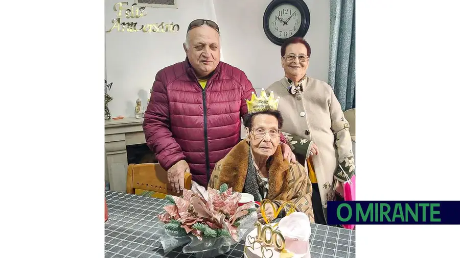 Homenagem aos saudáveis 100 anos de Maria Rosa dos Santos Homenagem aos saudáveis 100 anos de Maria Rosa dos Santos