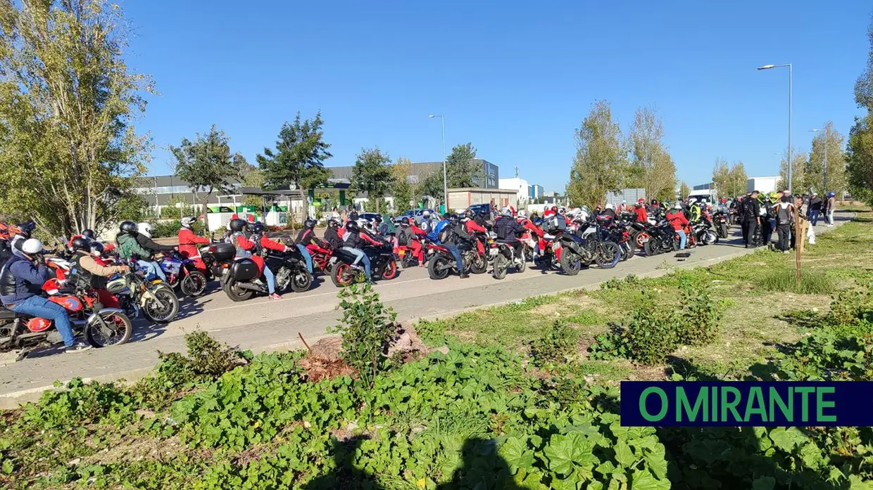 Motards homenageiam piloto de 22 anos que morreu em acidente em Almeirim