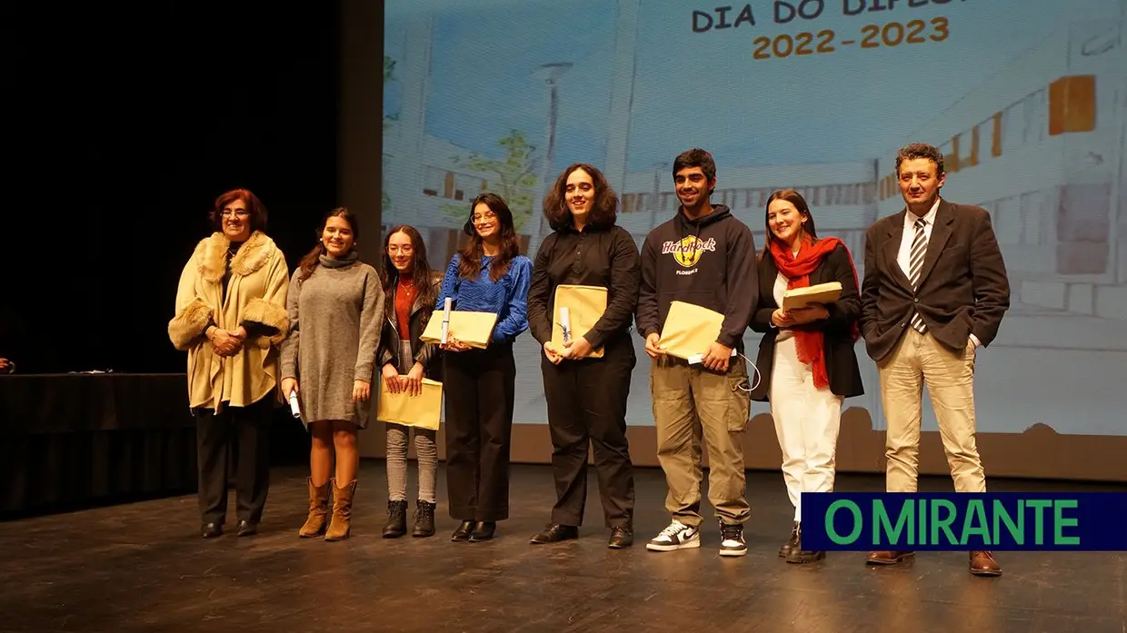 Escola Secundária do Cartaxo entregou diplomas a finalistas