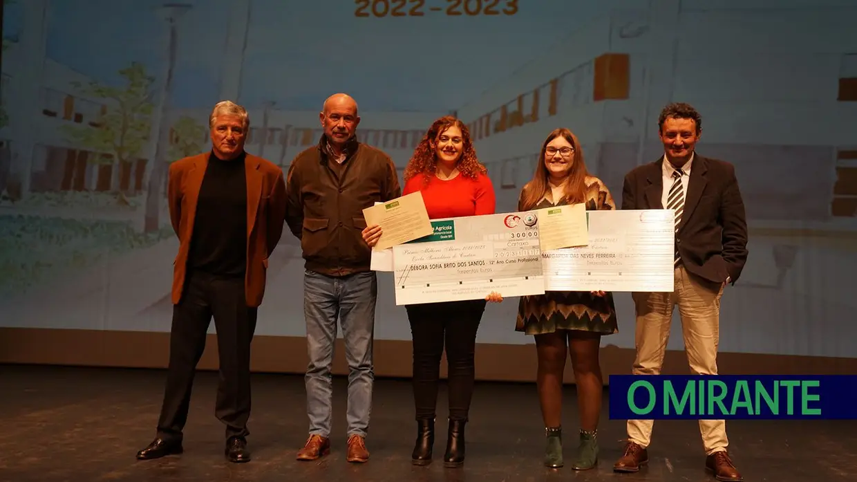 Escola Secundária do Cartaxo entregou diplomas a finalistas