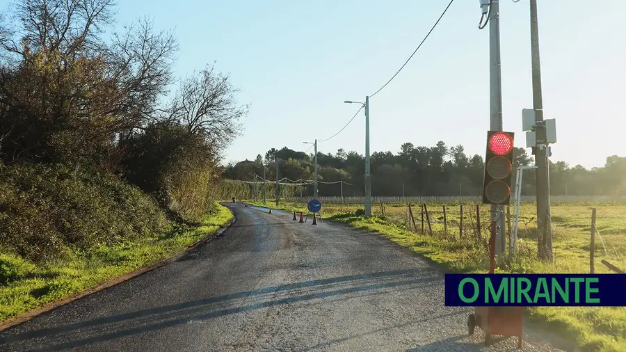 Circulação alternada na estrada que liga a Nacional 118 à Ponte D. Amélia