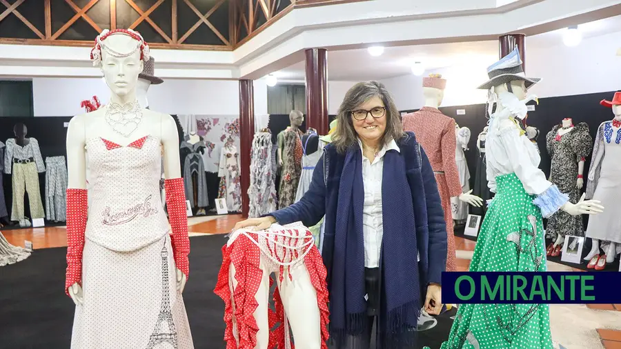 A modista que venceu vários concursos com os seus vestidos de chita