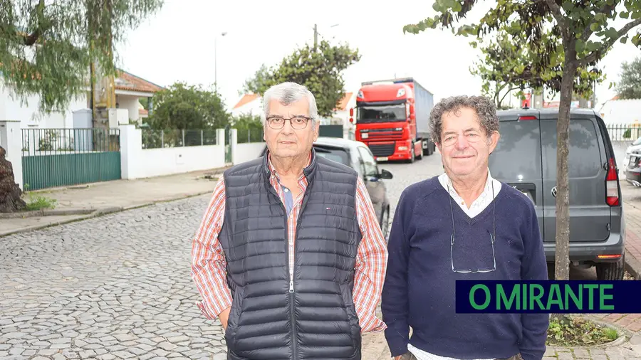 Moradores de Azervadinha fartos do barulho dos camiões