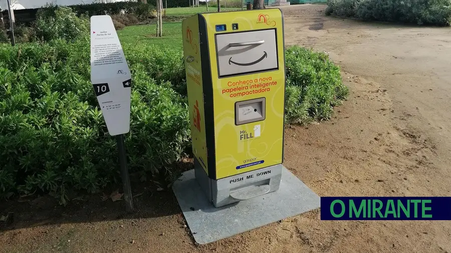 Projecto de papeleira inteligente à experiência em Santarém