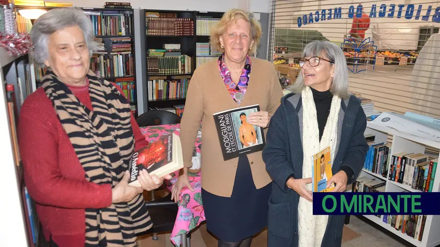 No mercado de Alhandra há uma biblioteca para matar a fome da leitura