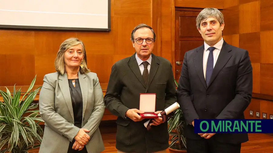 De Heus – Nutrição Animal SA distinguida com a Medalha de Mérito do Município do Cartaxo De Heus – Nutrição Animal SA distinguida com a Medalha de Mérito do Município do Cartaxo