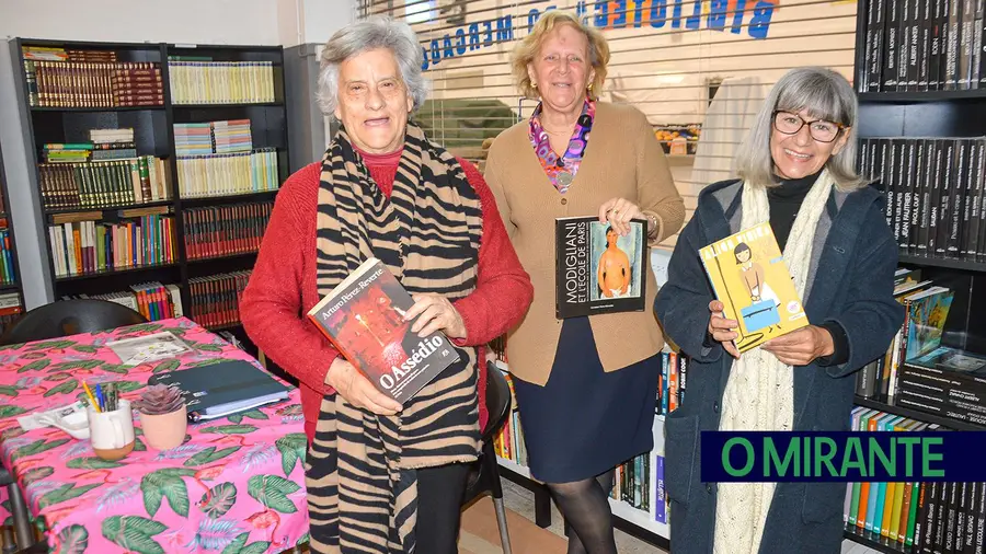 No mercado de Alhandra há uma biblioteca que ajuda a matar a fome da leitura No mercado de Alhandra há uma biblioteca que ajuda a matar a fome da leitura