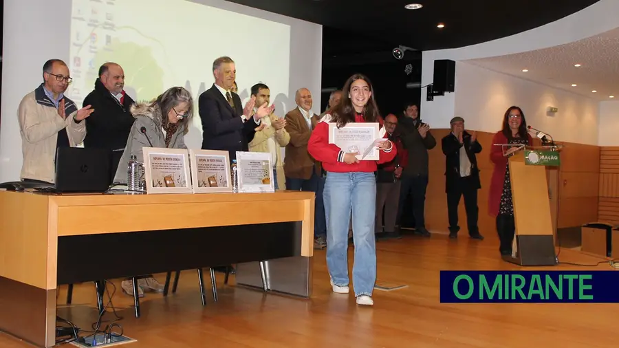 Mação entregou bolsas de estudos e prémios de mérito Mação entregou bolsas de estudos e prémios de mérito