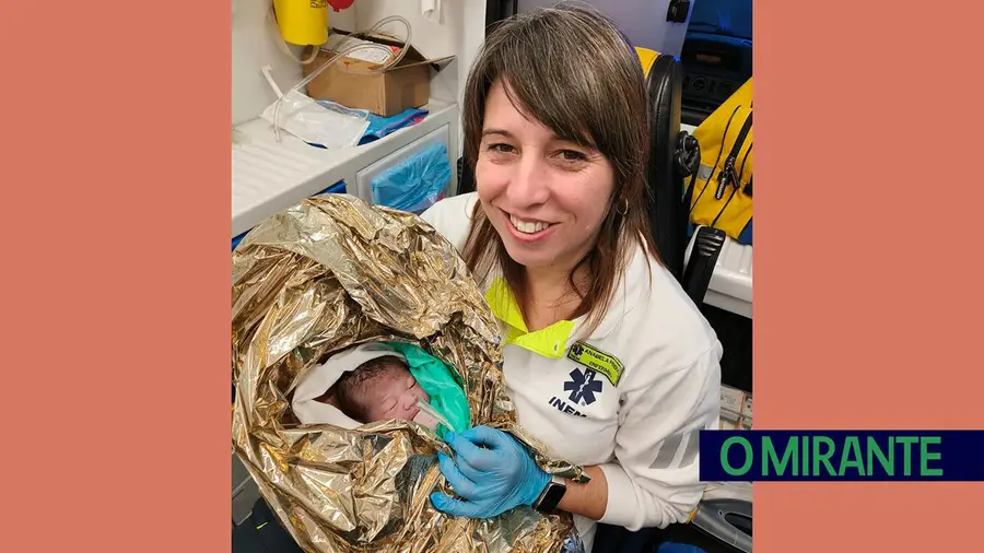 O primeiro bebé do ano no Médio Tejo nasceu a bordo de uma ambulância O primeiro bebé do ano no Médio Tejo nasceu a bordo de uma ambulância