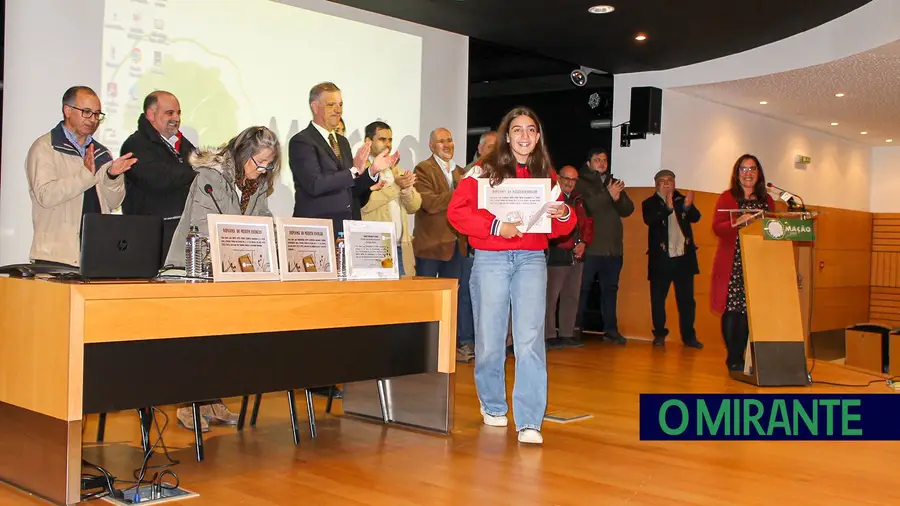Mação entregou bolsas de estudos e prémios de mérito Mação entregou bolsas de estudos e prémios de mérito