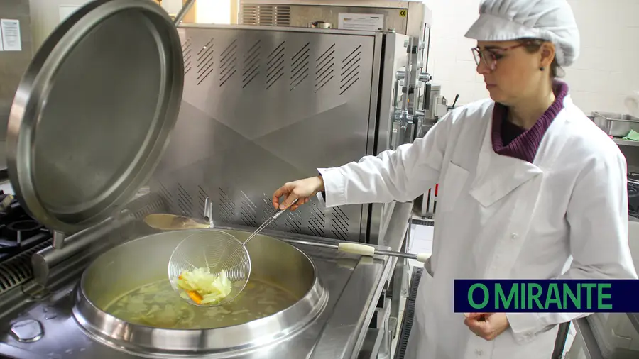 Escolas de Almeirim que fazem sopa sem descascar os vegetais foi a notícia mais vista da semana
