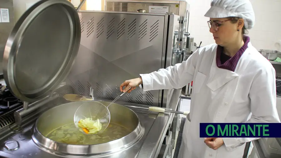 Escolas de Almeirim que fazem sopa sem descascar os vegetais foi a notícia mais vista da semana Escolas de Almeirim que fazem sopa sem descascar os vegetais foi a notícia mais vista da semana