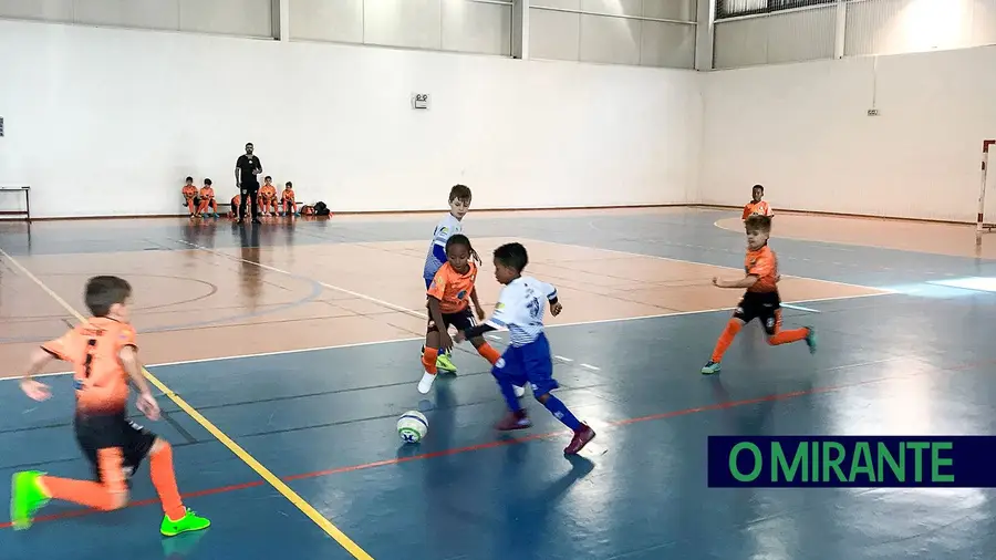 Primeiras chuvas inundam pavilhão do Sobralinho meses depois de levar piso novo Primeiras chuvas inundam pavilhão do Sobralinho meses depois de levar piso novo