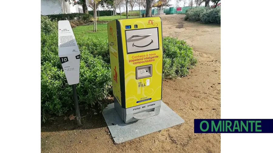 Papeleira inteligente à experiência em Santarém