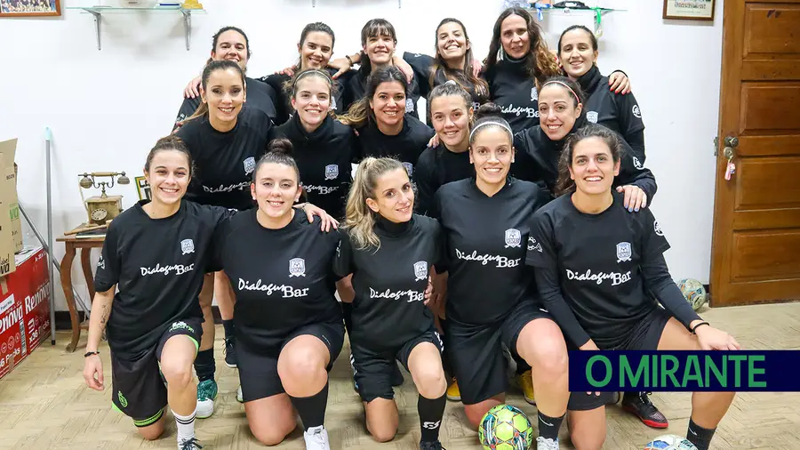 Duas dezenas de mulheres uniram-se para formar uma equipa de futebol nas Lapas