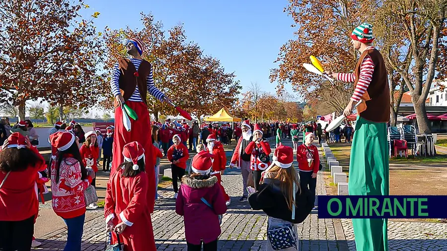 Cerca de 700 pessoas participaram no segundo Desfile Solidário de Pais Natais