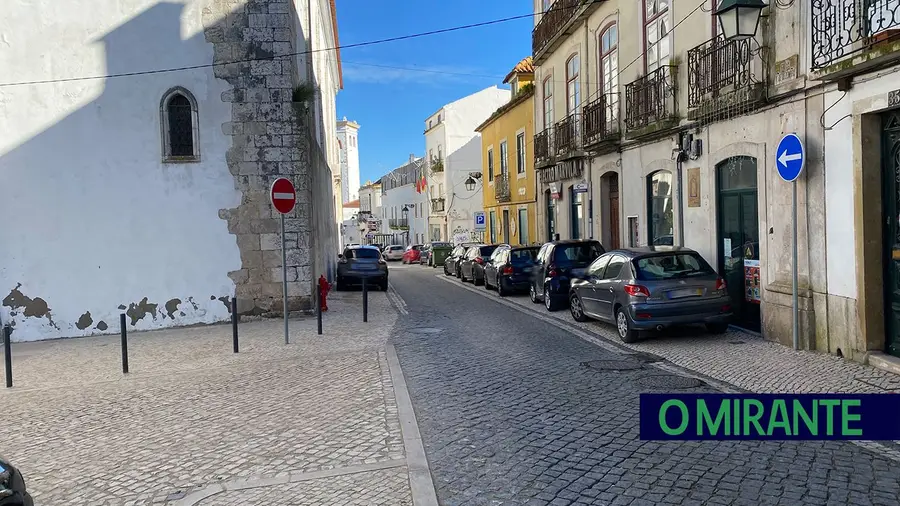 Autarcas criticam estacionamento abusivo no centro de Santarém Autarcas criticam estacionamento abusivo no centro de Santarém