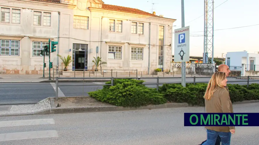 Repetem-se as queixas devido à falta de acessibilidades na estação ferroviária de Azambuja