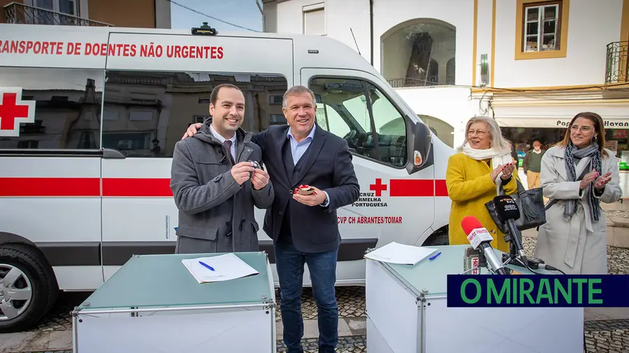Município de Abrantes oferece ambulância à Cruz Vermelha