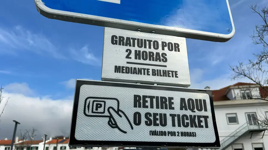 Já funcionam parquímetros gratuitos em Almeirim para punir quem abusa Já funcionam parquímetros gratuitos em Almeirim para punir quem abusa