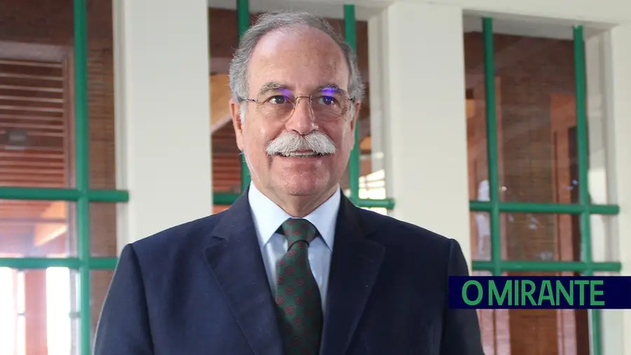 Eduardo Oliveira e Sousa vai ser o cabeça de lista do PSD por Santarém Eduardo Oliveira e Sousa vai ser o cabeça de lista do PSD por Santarém