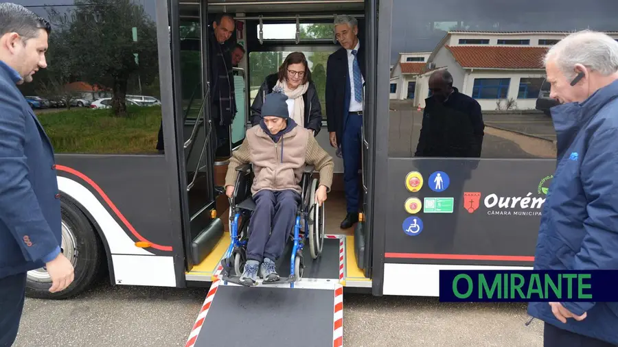 Viagem inaugural nos novos transportes urbanos de Ourém Viagem inaugural nos novos transportes urbanos de Ourém