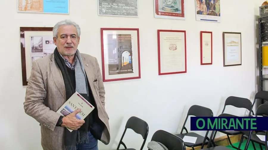 Historiador Vítor Serrão homenageado em Santarém Historiador Vítor Serrão homenageado em Santarém
