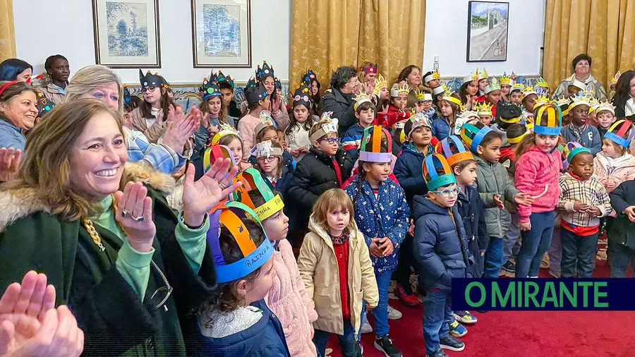 Algumas dezenas de crianças da escola de 1º ciclo dos Combatentes Algumas dezenas de crianças da escola de 1º ciclo dos Combatentes