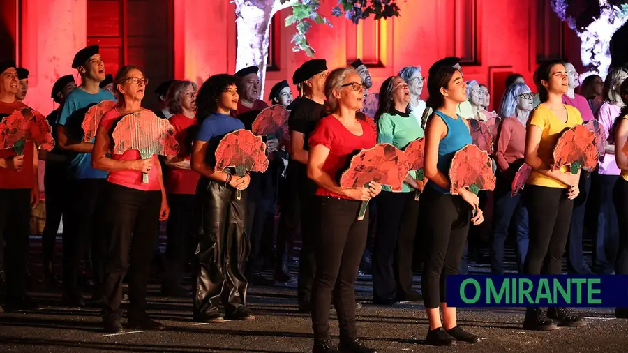 Espectáculo comunitário “Um Canto da Liberdade - O Musical” regressa a Santarém Espectáculo comunitário “Um Canto da Liberdade - O Musical” regressa a Santarém