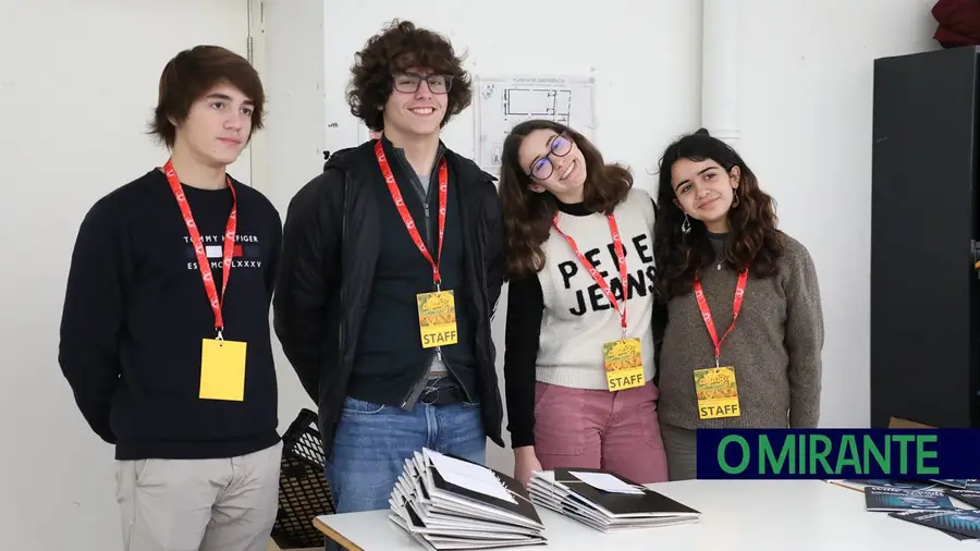 Escola Sá da Bandeira em Santarém recebe Encontro Internacional de Jovens Cientistas Escola Sá da Bandeira em Santarém recebe Encontro Internacional de Jovens Cientistas