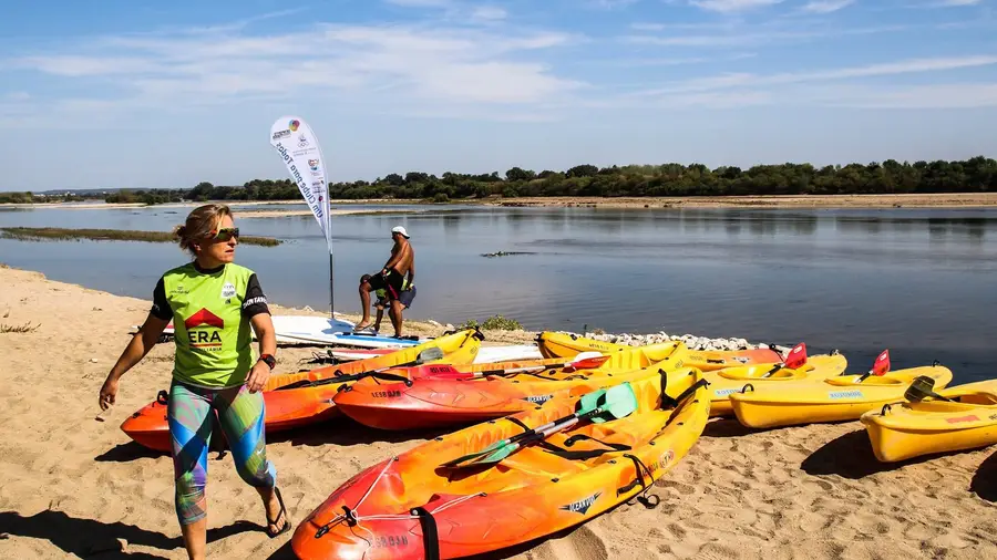 Descida de canoa do Patacão à Ribeira de Santarém Descida de canoa do Patacão à Ribeira de Santarém
