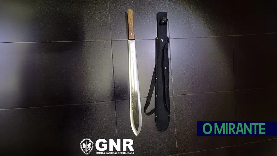 GNR detém suspeito por posse de arma branca GNR detém suspeito por posse de arma branca