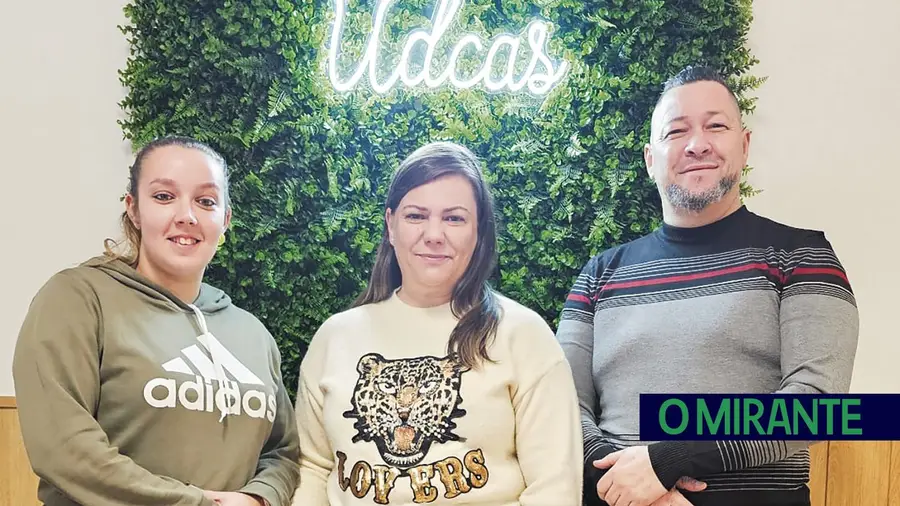 Um pequeno mas ilustre clube com aldeia no nome e emblema olímpico Um pequeno mas ilustre clube com aldeia no nome e emblema olímpico