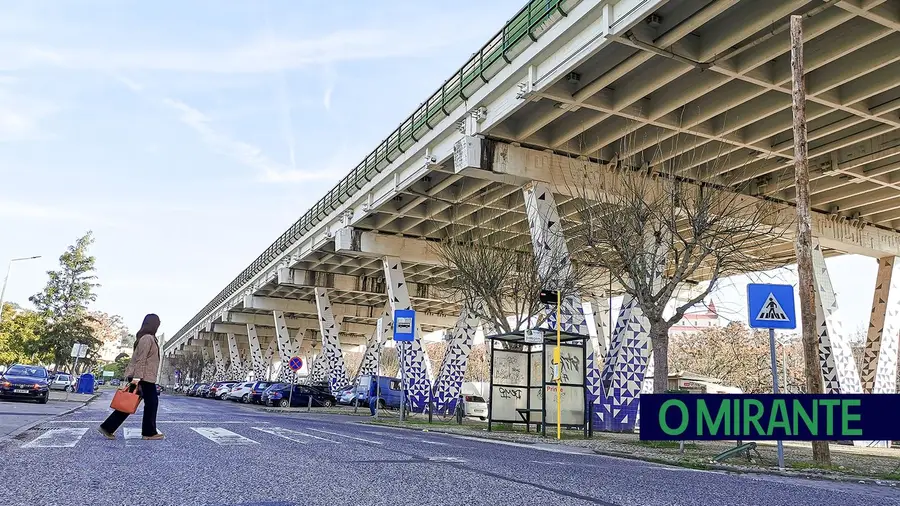 Viaduto da A1 em Alhandra está doente e vai ter obras de fundo Viaduto da A1 em Alhandra está doente e vai ter obras de fundo