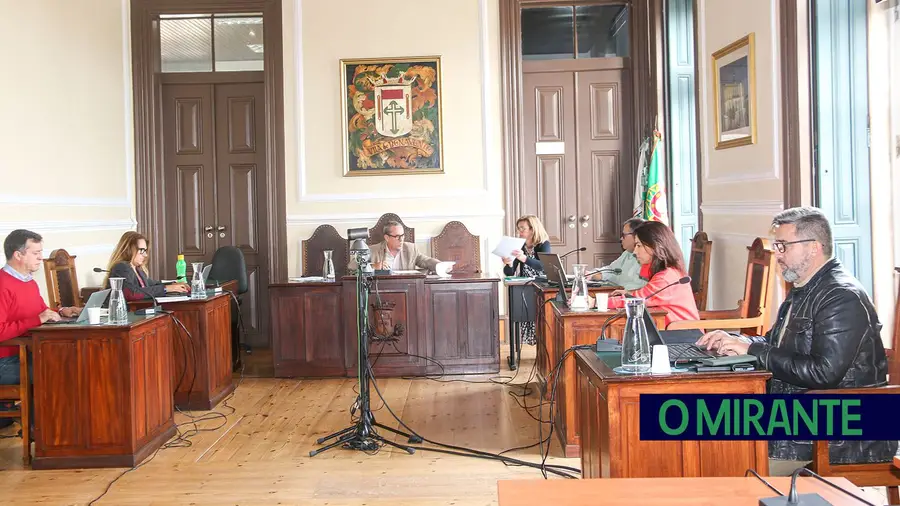 Autarcas de Benavente defendem deslocação das pistas do futuro aeroporto Autarcas de Benavente defendem deslocação das pistas do futuro aeroporto