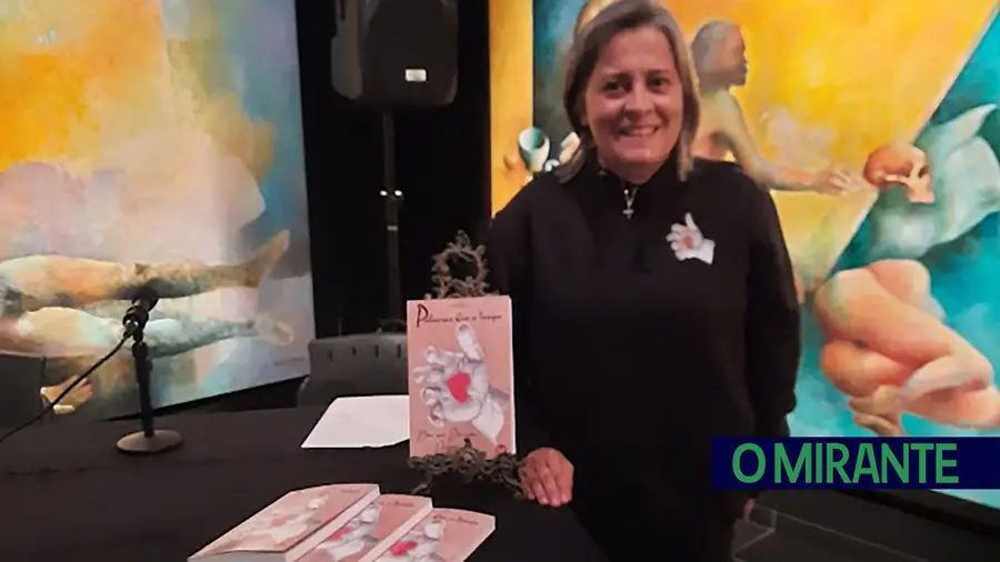 “Palavras que o tempo não me deixou dizer” é o segundo livro de Ana Cota “Palavras que o tempo não me deixou dizer” é o segundo livro de Ana Cota