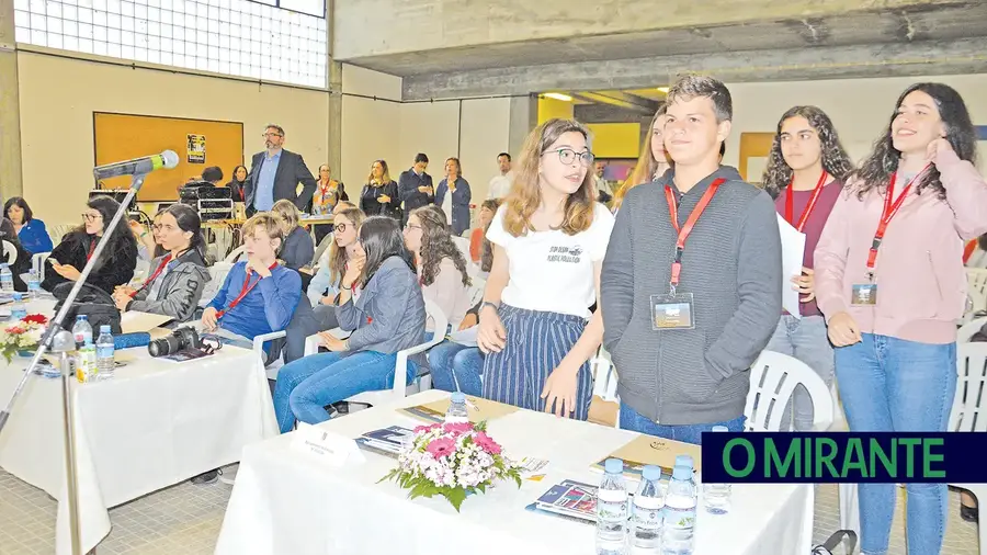 Secundária Alves Redol vai receber obras na cobertura Secundária Alves Redol vai receber obras na cobertura