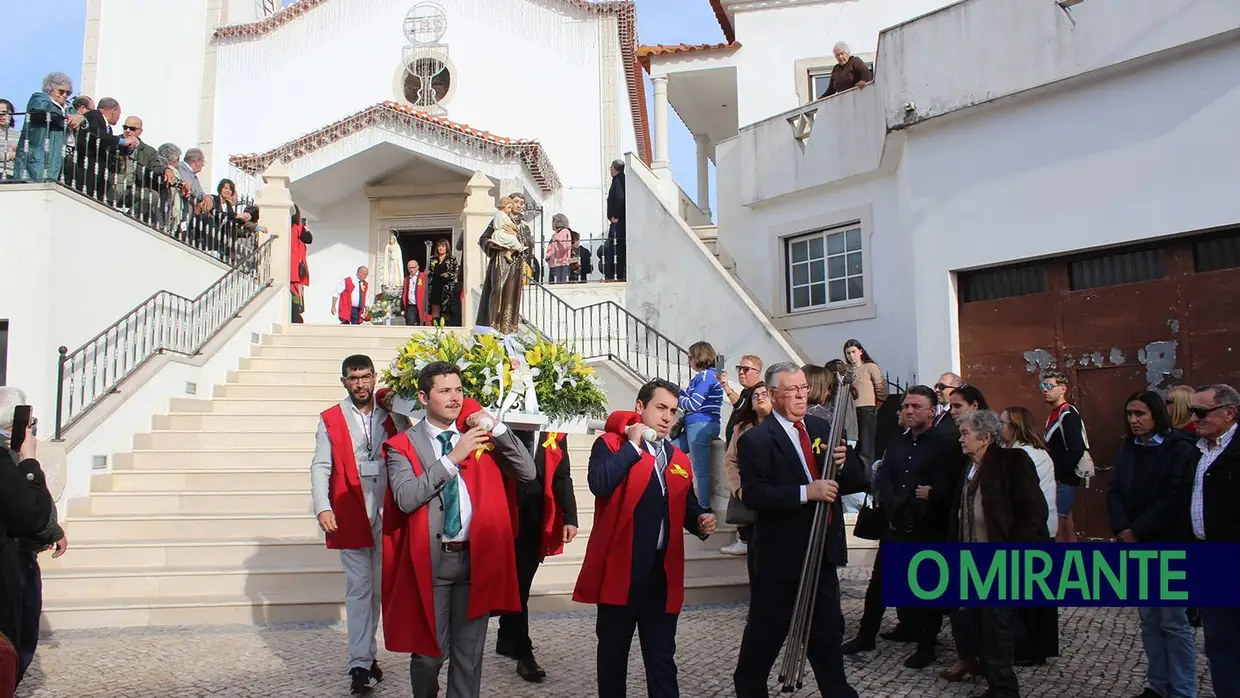 Cortejo religioso encheu ruas de Amiais de Baixo