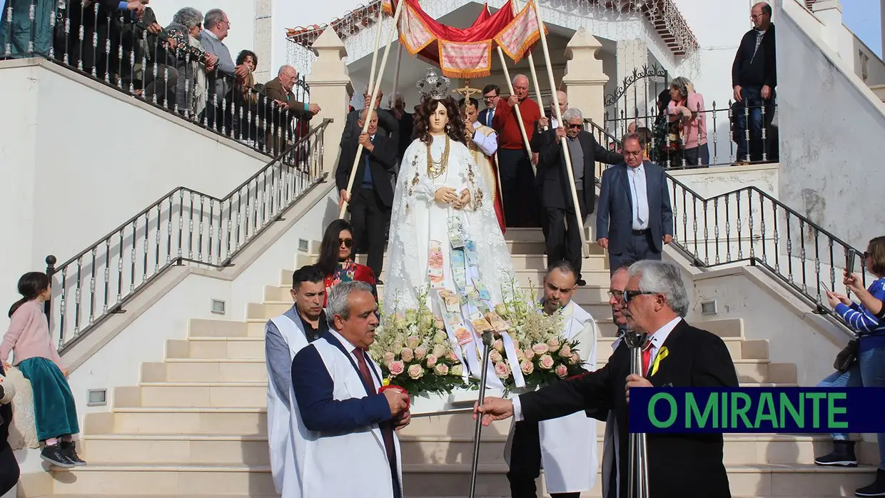 Cortejo religioso encheu ruas de Amiais de Baixo