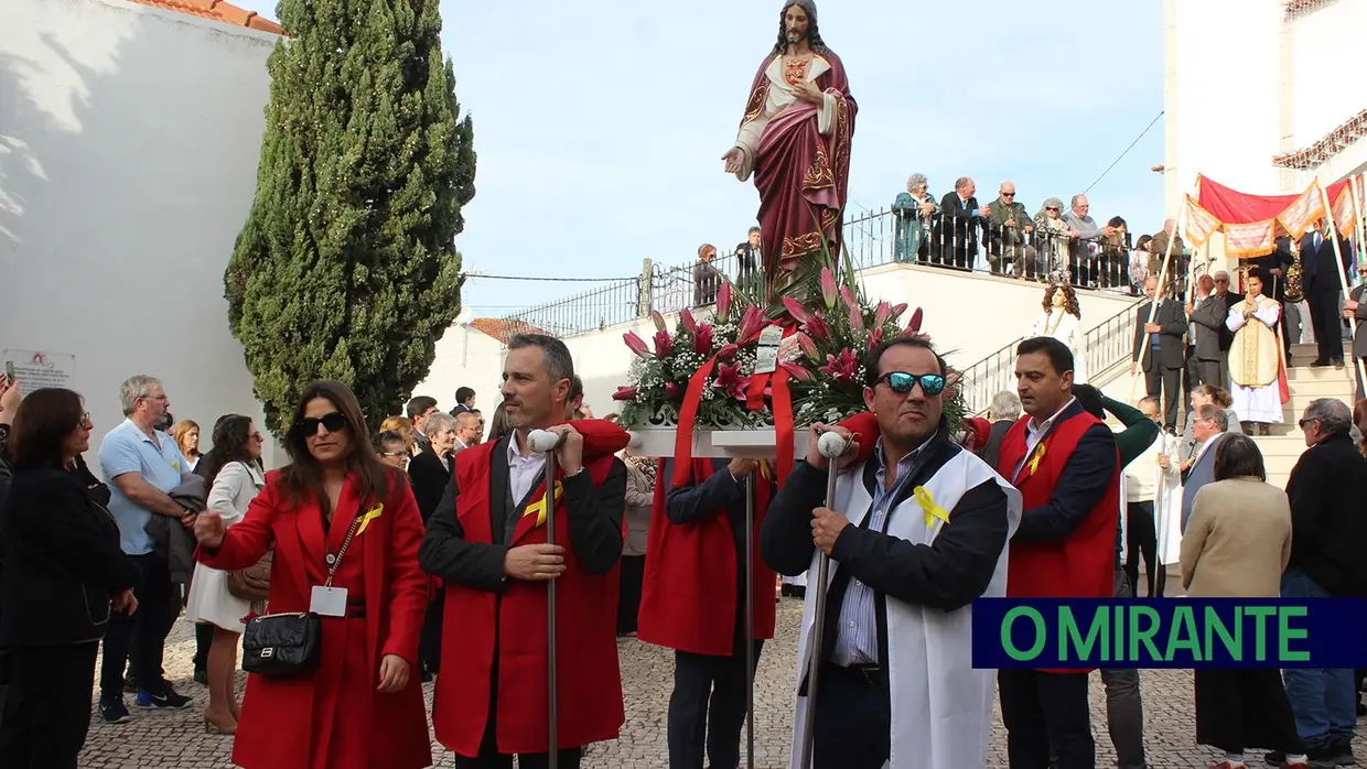 Cortejo religioso encheu ruas de Amiais de Baixo