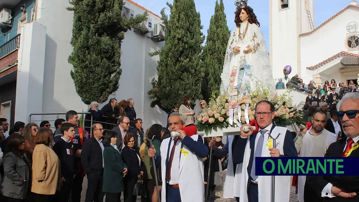 Cortejo religioso encheu ruas de Amiais de Baixo