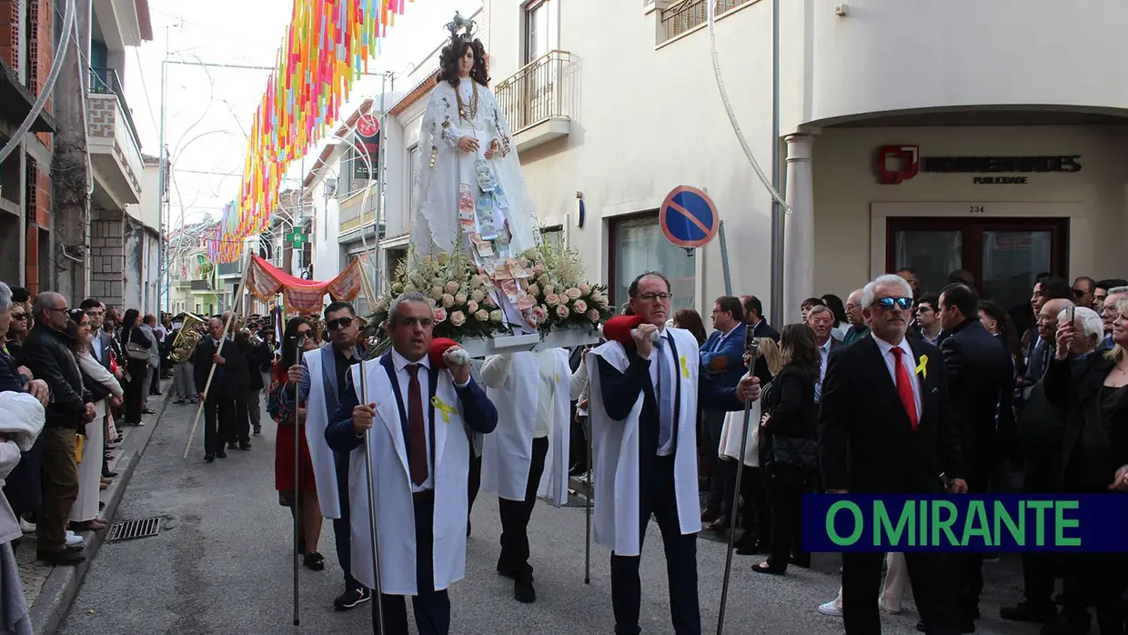 Cortejo religioso encheu ruas de Amiais de Baixo