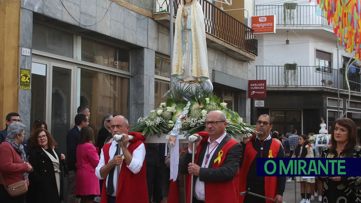 Cortejo religioso encheu ruas de Amiais de Baixo