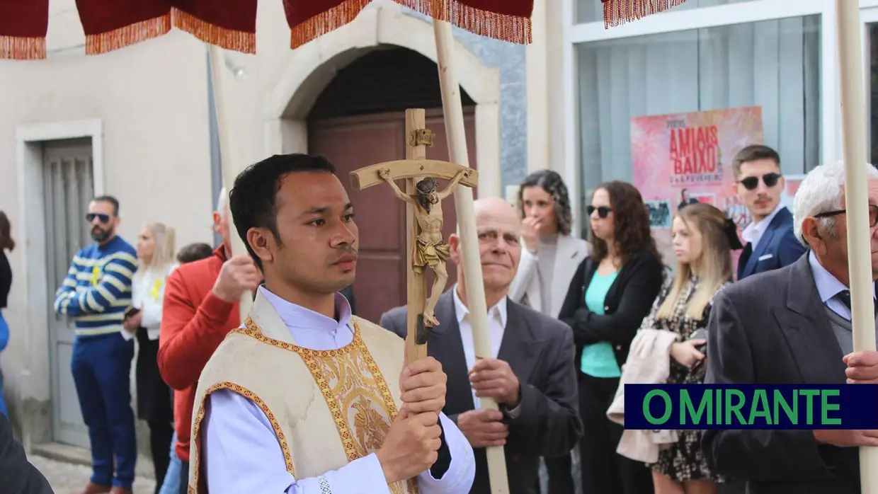 Cortejo religioso encheu ruas de Amiais de Baixo